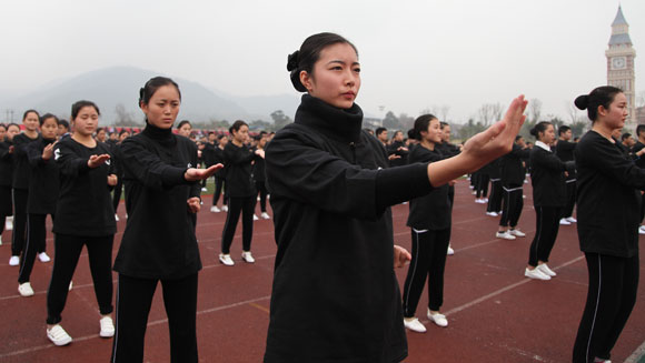 Video: Thousands of martial arts fans perform record-breaking Wing Chun display in China  