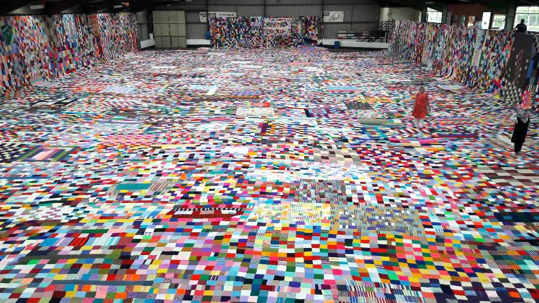 'Mad-cap idea' leads to 1,000 knitters from 32 countries creating world's largest knitted blanket