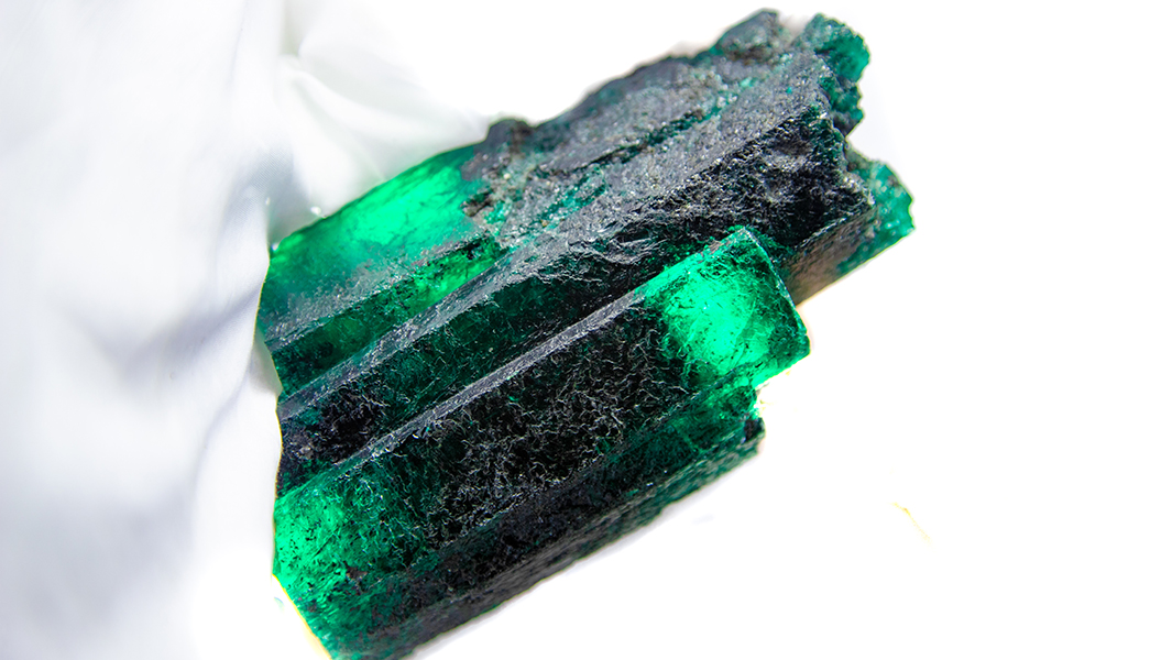 World's largest uncut emerald weighs hefty 1.5 kg