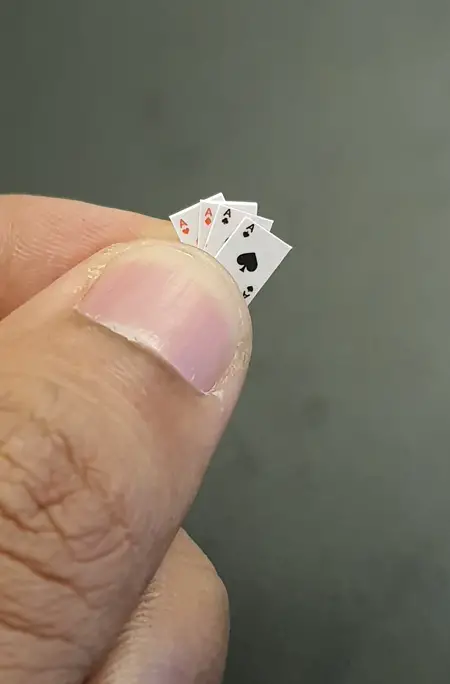 https://www.guinnessworldrecords.com/Images/A-man-holding-the-smallest-playing-cards-in-the-world_tcm25-649353.jpg