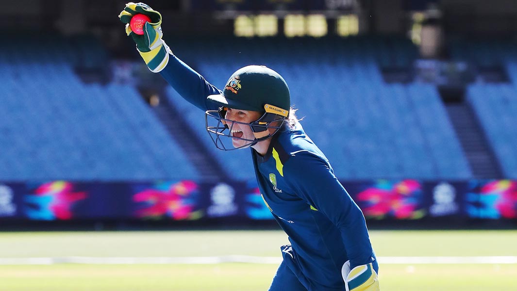 Australian wicket-keeper Alyssa Healy achieves highest cricket ball catch at MCG