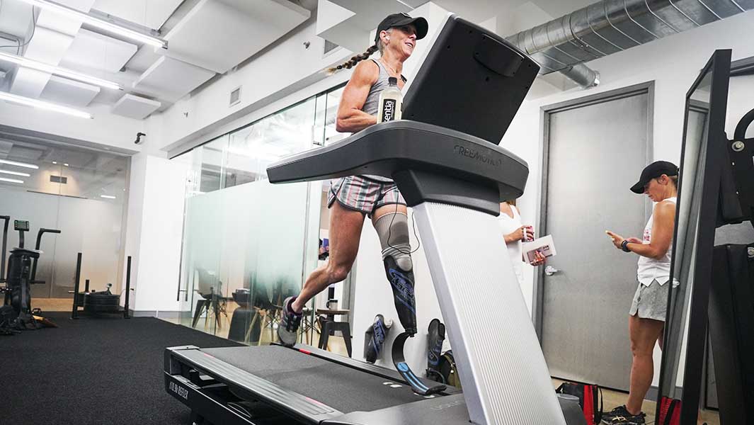 American mom breaks 100-mile treadmill record in less than a day 