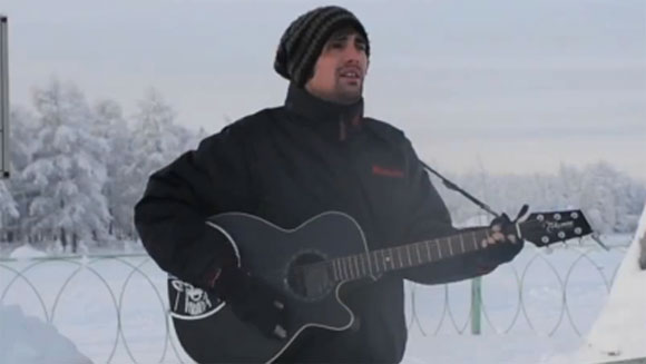 Charlie Simpson plays world’s coldest concert with -30˚C Siberia gig 
