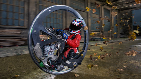 Video: Fastest monowheel motorcycle speeds into Guinness World Records 2017 book