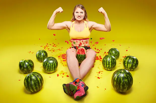 Las Vegas Woman Crushes Male Watermelon Crushing World Record With Her  Thighs