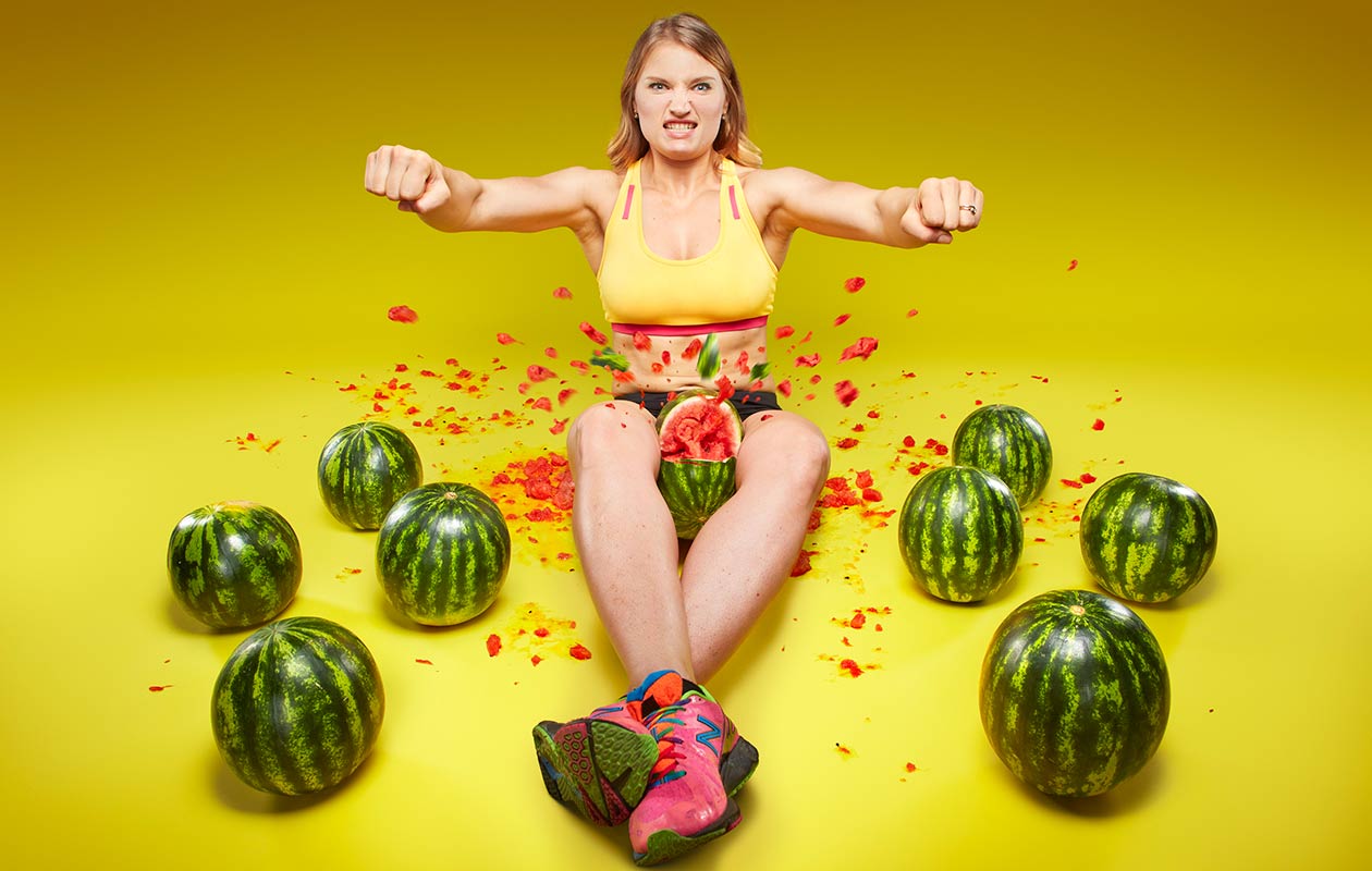 Strongwoman crushes watermelons with her thighs - Guinness World Records  Italian Show