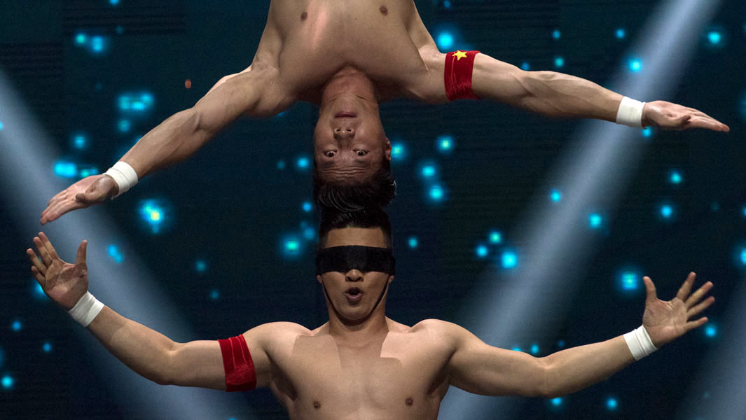 Blindfolded circus performer sets new stairs record with his brother balanced on his head