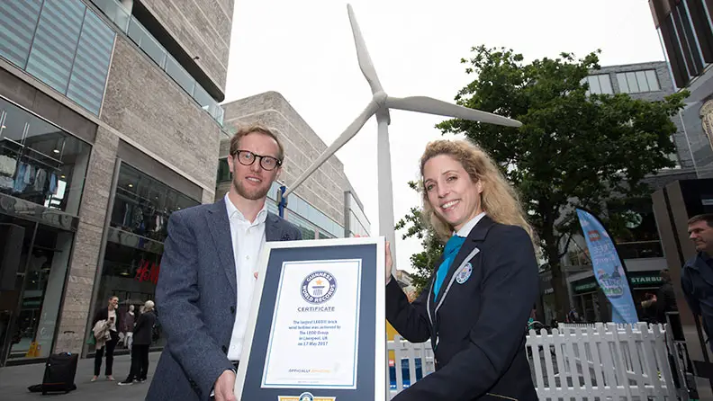Athletic Orient Boghandel World's largest LEGO® brick wind turbine unveiled in Liverpool, UK |  Guinness World Records
