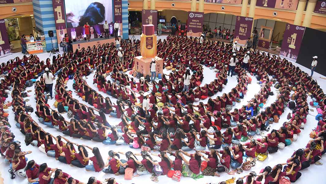 Hundreds of women take part in record-breaking head massage chain in India