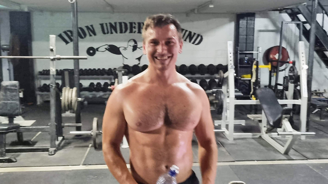 Australian dad does 3,206 push ups in an hour to break record