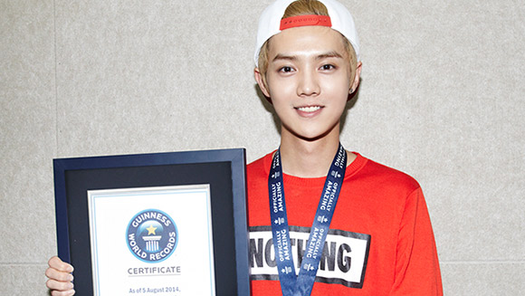 Asian star LUHAN sets the record for most comments on a Weibo post