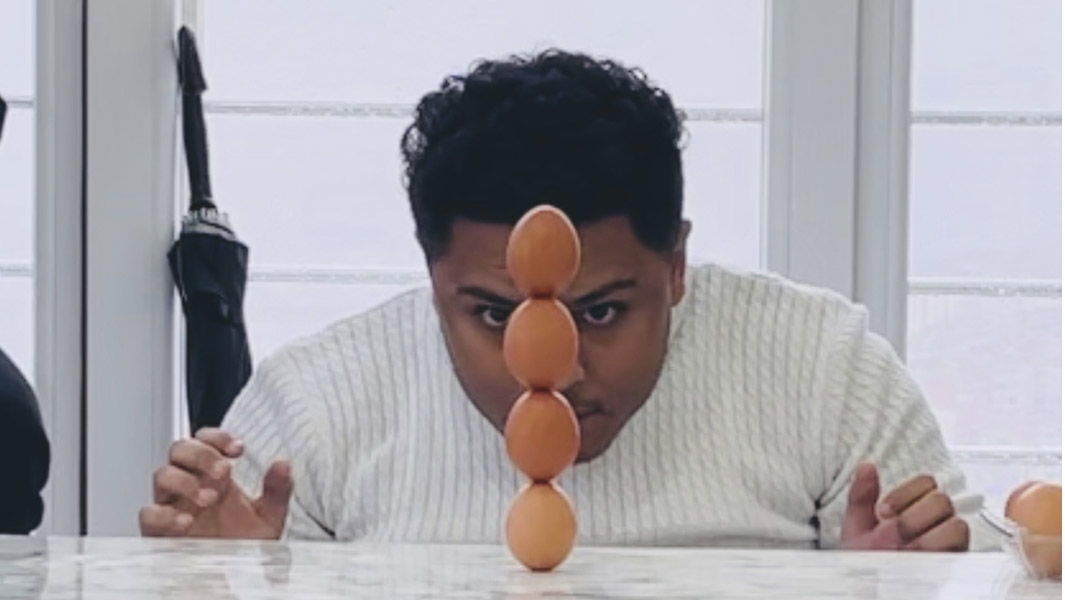Man from Yemen stacks four eggs to break gravity-defying record