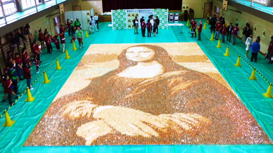 Huge replica of Mona Lisa sets new record – and it’s made entirely from rice crackers