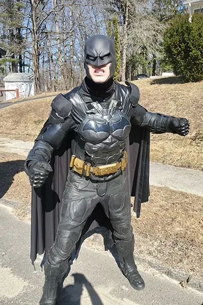 Cosplayer creates record-breaking Batman costume with 30 working gadgets |  Guinness World Records