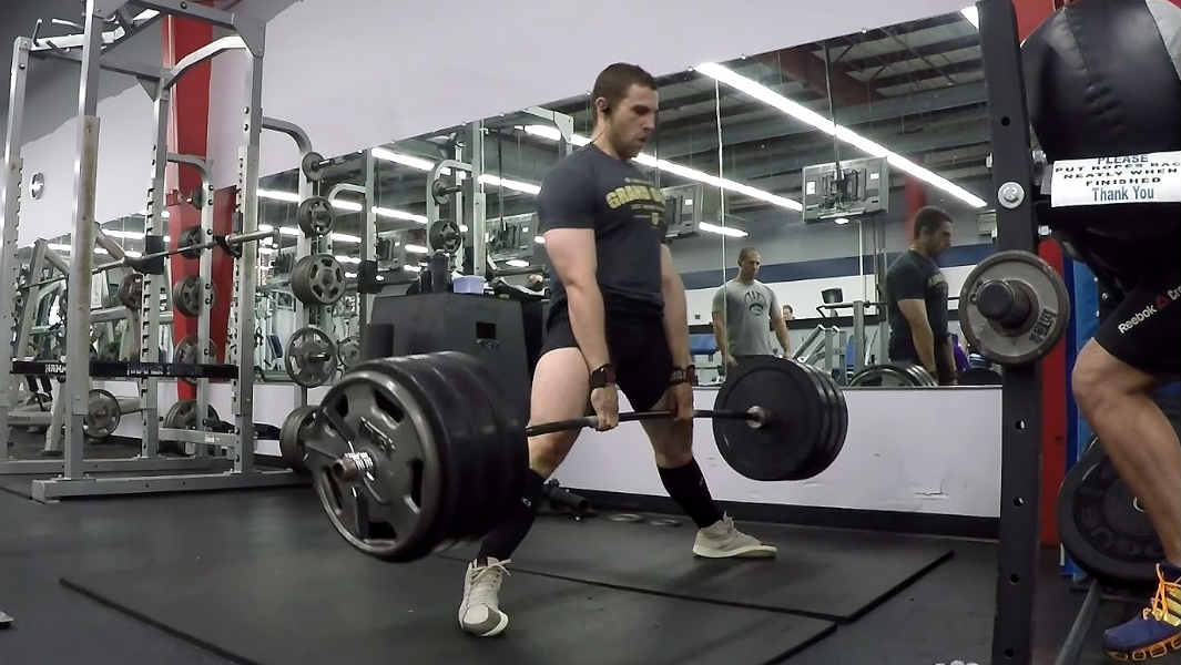 Video: American athlete powerlifts more than 10,000 kg in 60 seconds