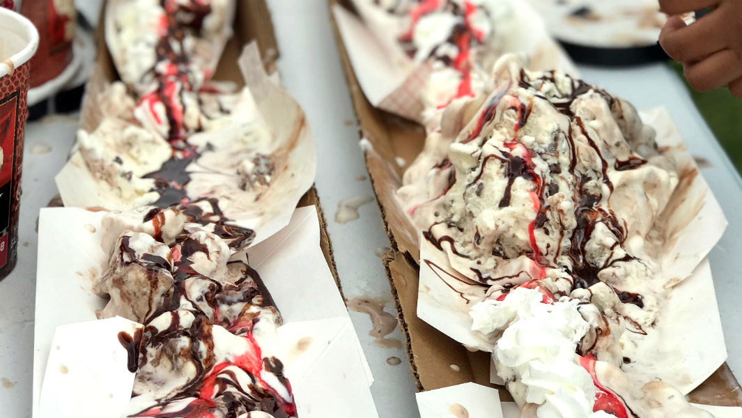 The world's longest ice-cream dessert is nearly a mile long