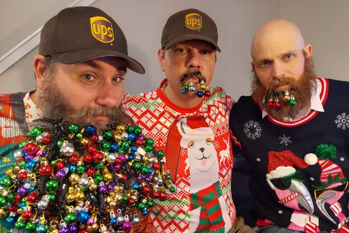 Man Decorates His Beard Like A Christmas Tree Using 710 Baubles Guinness World Records 