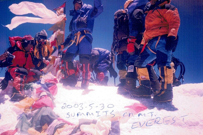 kami-rita-sherpa-on-mount-everest-in-2003