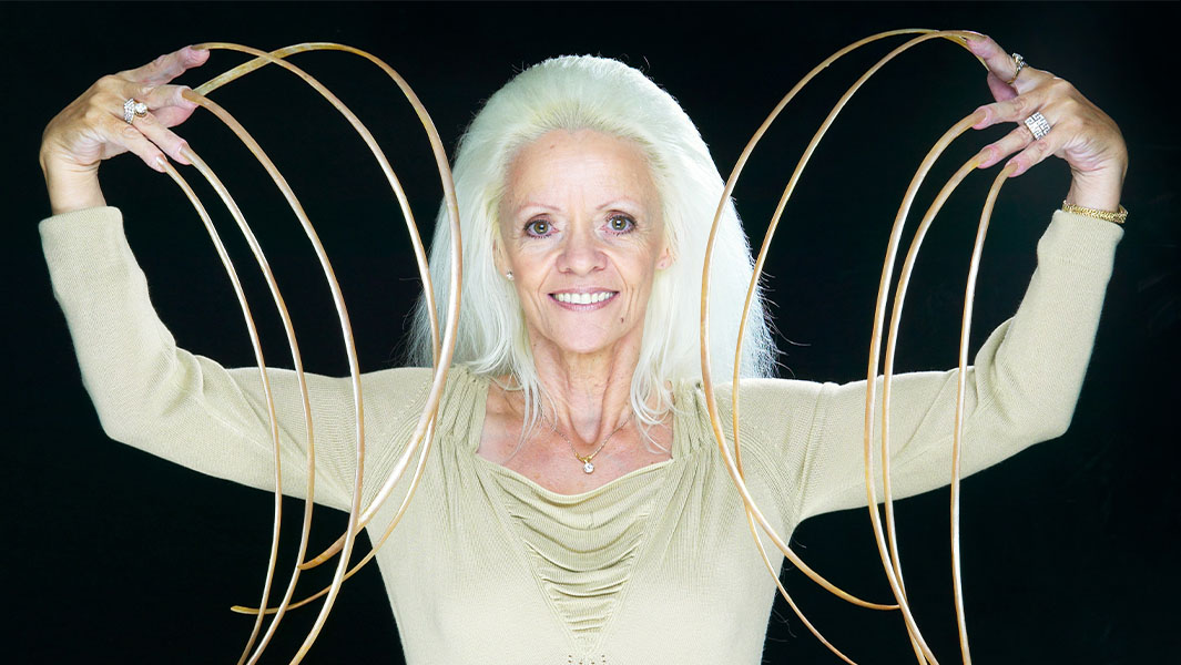 Lee Redmond, who once had the longest fingernails ever, dies just days before Christmas