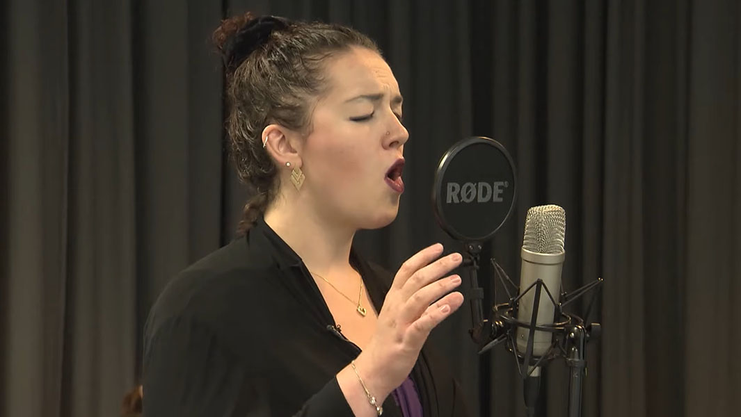 Watch the 'Bass Queen' sing the lowest note by a woman