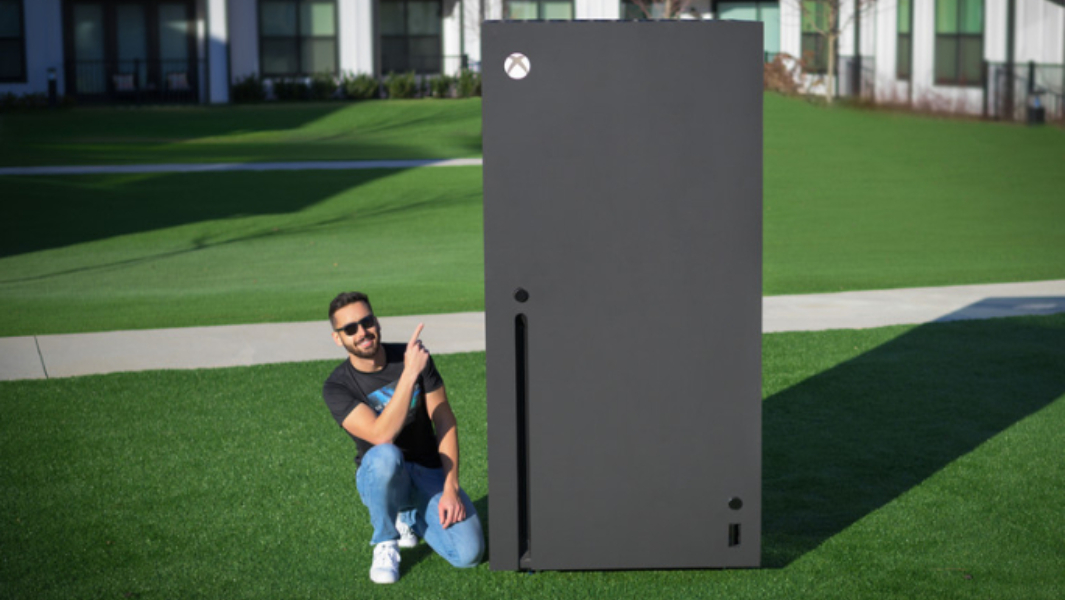 American YouTuber creates world's largest Xbox console