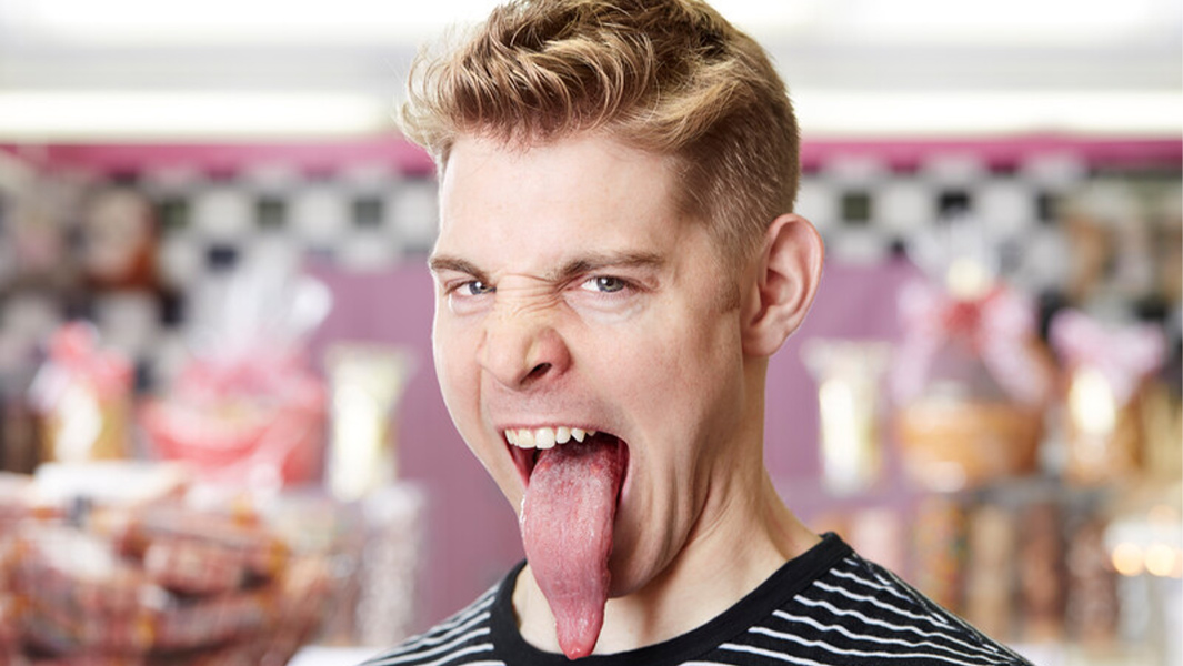 "There's not many downsides": Man with the world's longest tongue