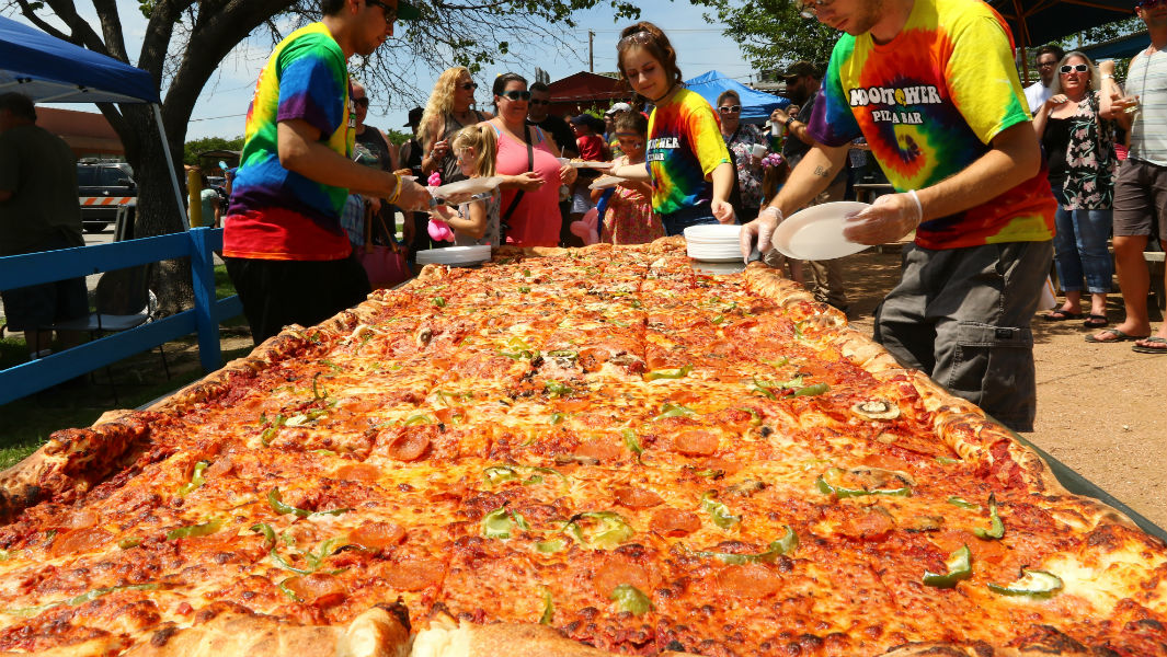 Texas restaurant breaks record for the world's largest commercially available pizza