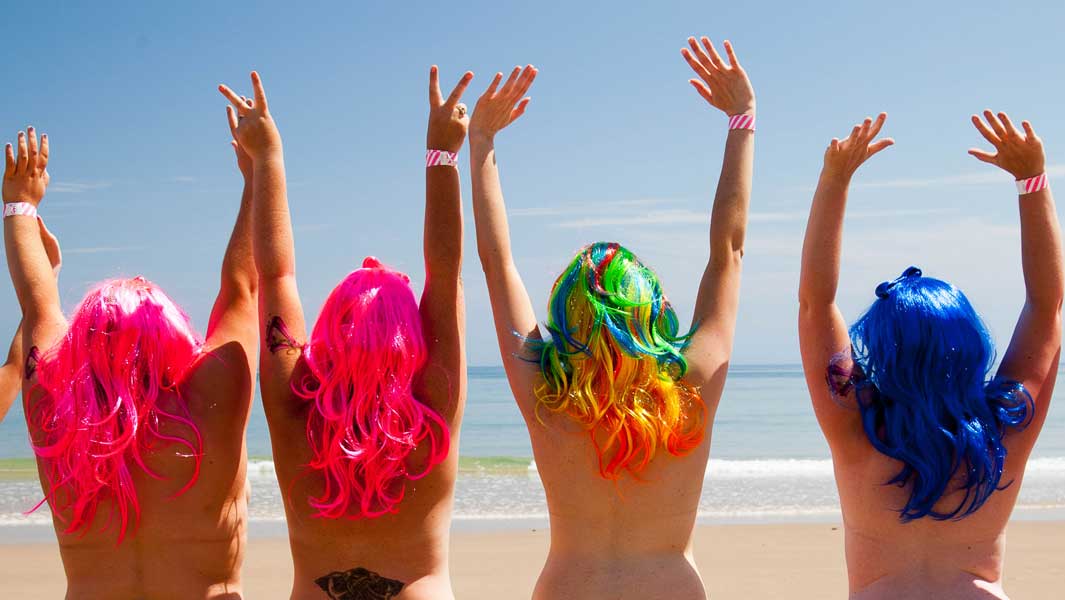 Over 2 500 Skinny Dipping Women Brave Irish Sea To Achieve New World Record Guinness World Records