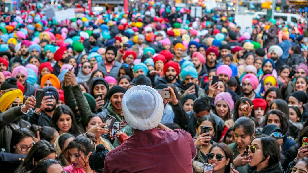 Sikhs of New York achieve massive turban tying record in Times Square