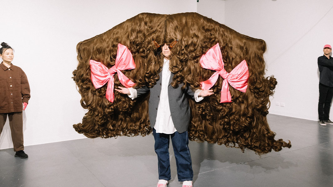 World’s widest wig: Artist breaks Drew Barrymore’s record