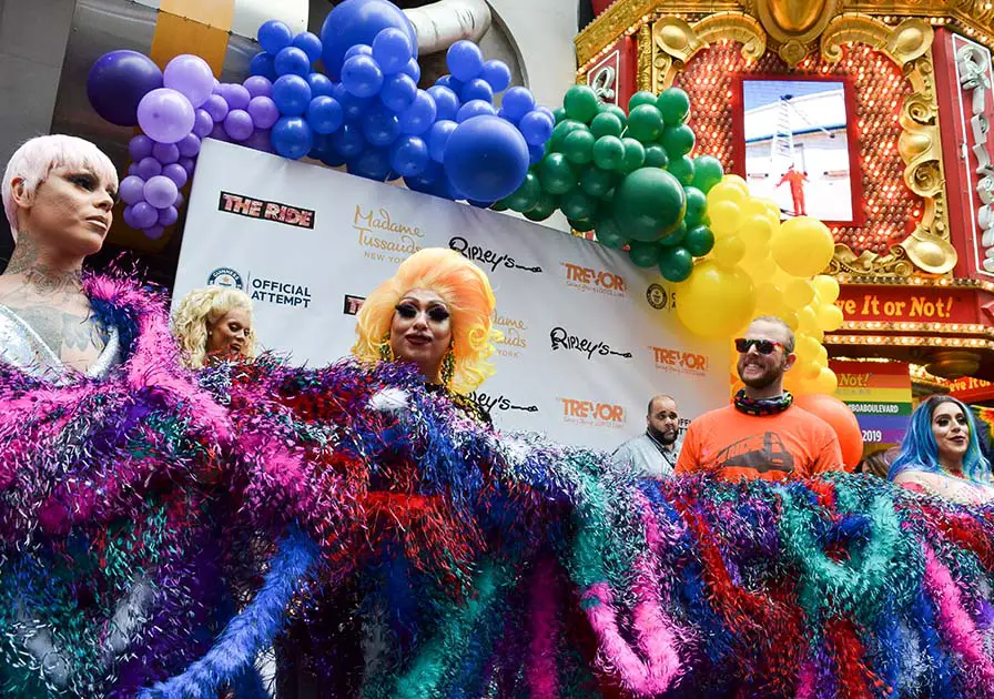 worlds longest feather boa record