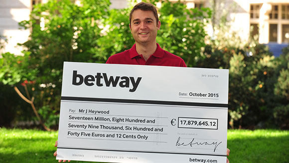 Largest jackpot payout on an online slot machine game cheque