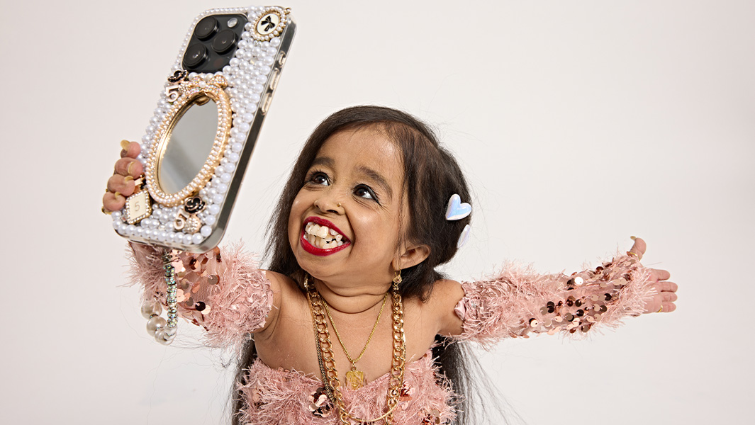 Jyoti holding up her phone