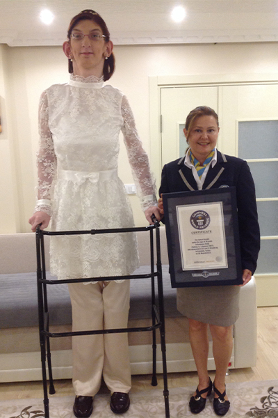 Rumeysa Gelgi when she was the tallest female teen