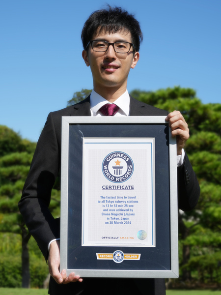 Shona Noguchi holding his official certificate