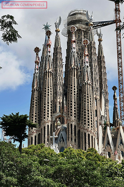 La Sagrada pictured from outside, with scaffolding