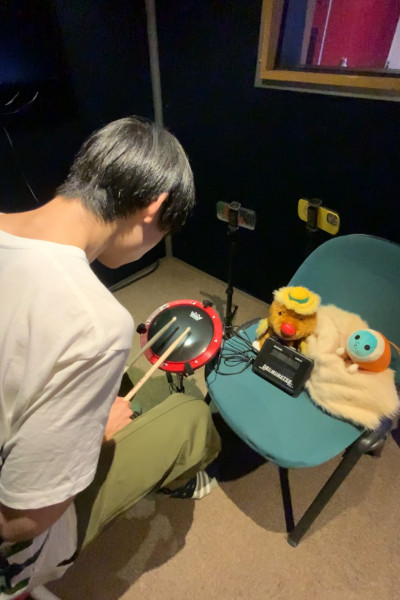 Keita Hattori playing drums