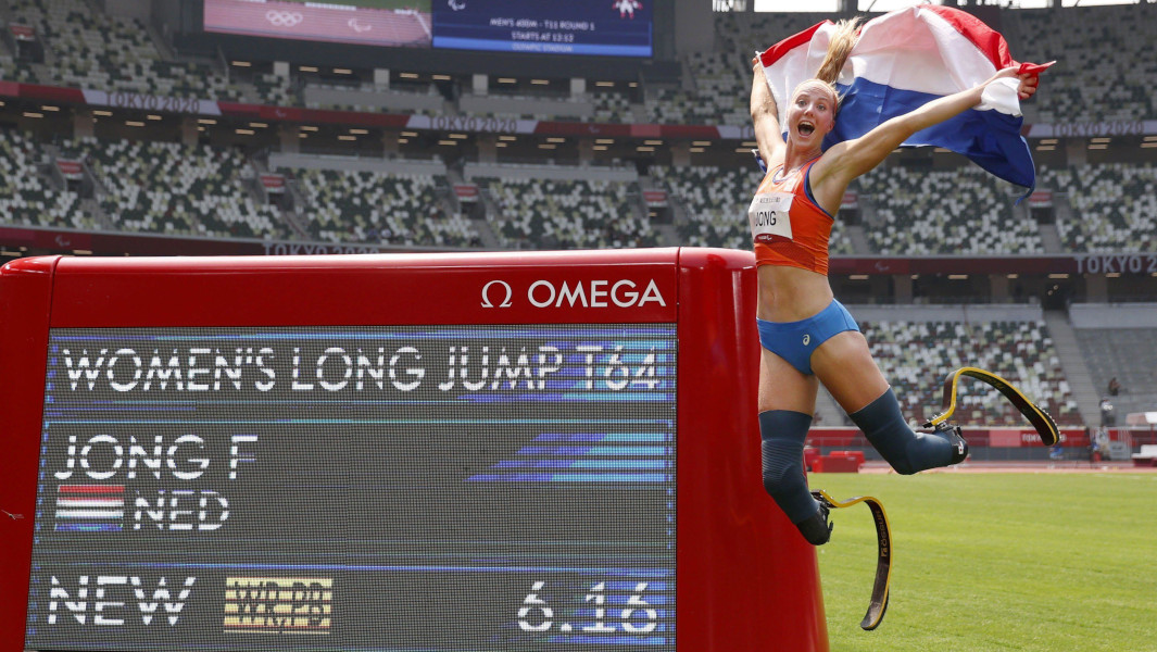 Fleur Jong jumping with Dutch flag