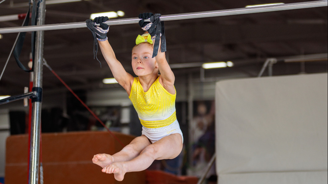 Split header of Kynlee doing tricks