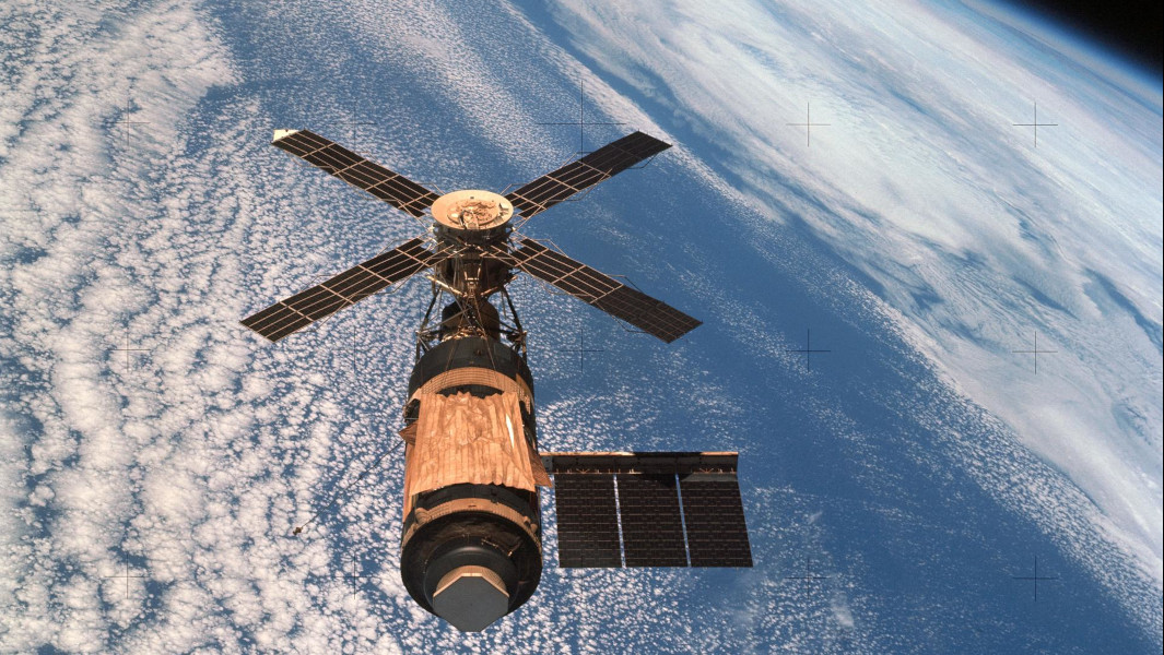 Photo of the Skylab station above Earth