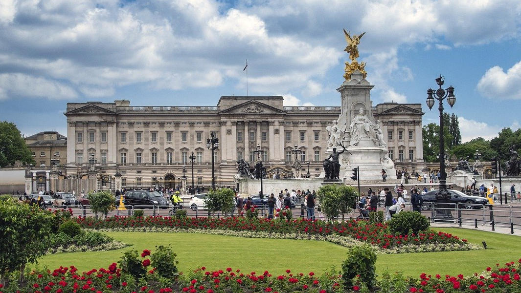 Image showing wide shot of Buckingham Palace, including the Queen Victoria Memorial Statue