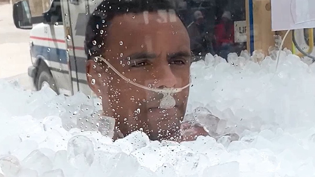 André Belibi Eloumou in the ice bath