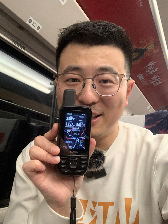 wangdong-demonstrating-his-gps-stats