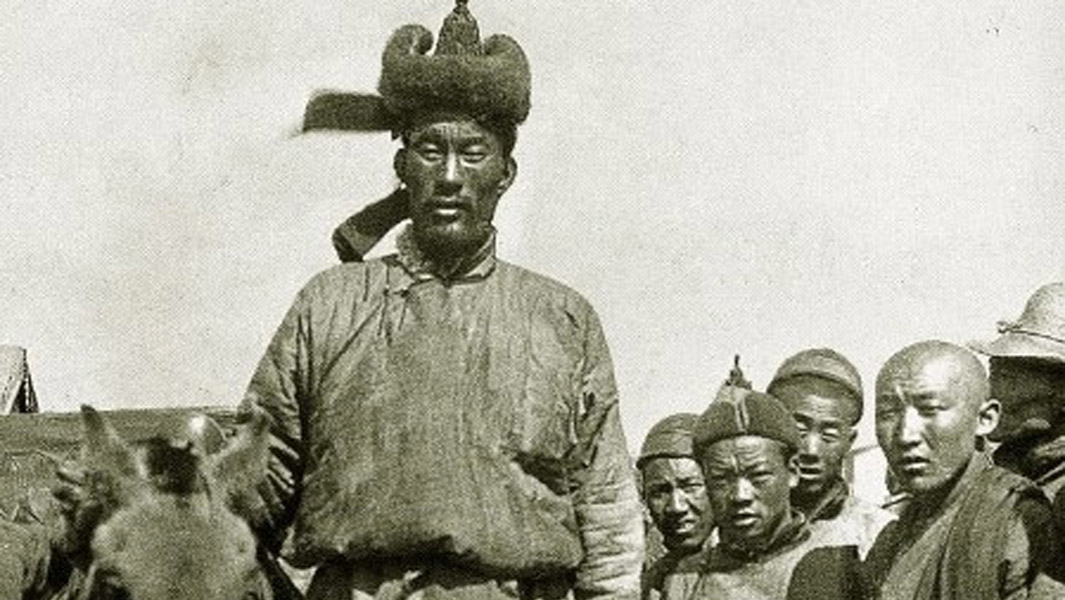 A picture of Öndör Gongor, a 1920s Mongolian giant