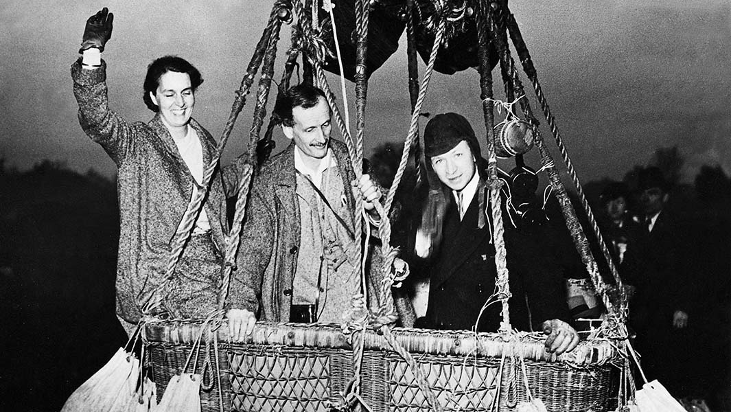 Jeannette Ridlon Piccard in a balloon basket with her husband Jean and flight instructor Ed Hill