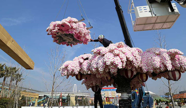 Largest LEGO brick cherry blossom tree header