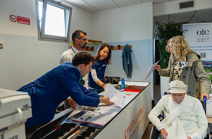 a centenarian getting registered for the record attempt