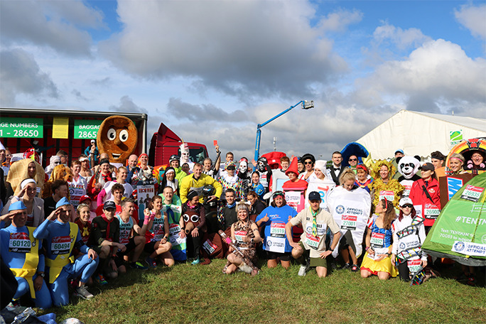 Dubai runners posing for a group picture before marathon