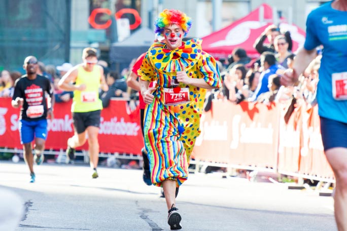 Fastest half marathon dressed as a clown - Toronto Marathon 2017 Fastest half marathon dressed as a clown - Toronto Marathon 2017