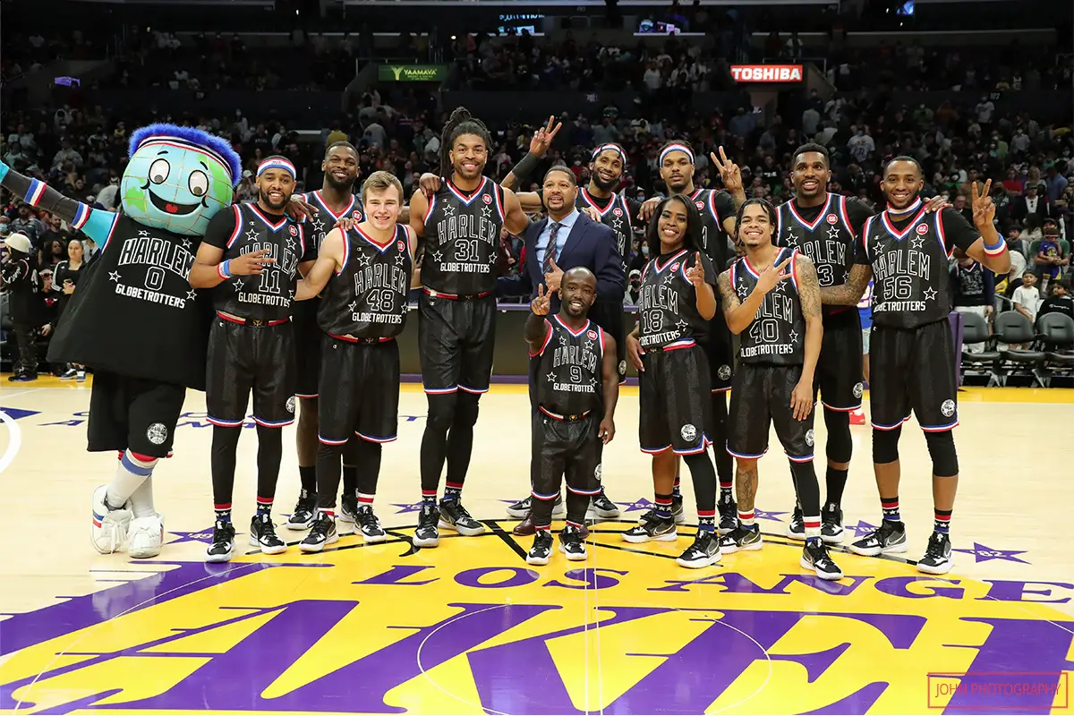 Group photo of the Harlem Globetrotters